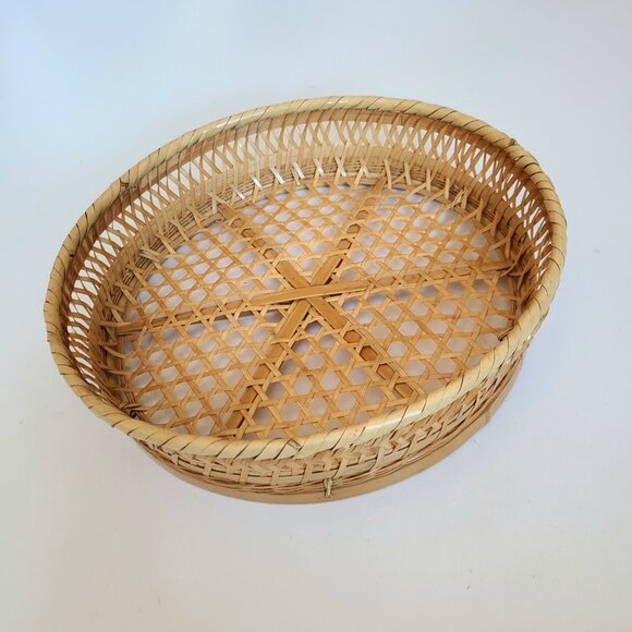 Large round wicker basket. - Picture 1 of 6